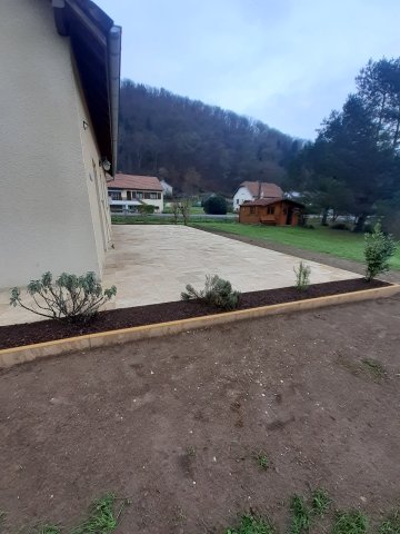 Création de terrasse en dalles de travertin vers Luxeuil-Les-Bains