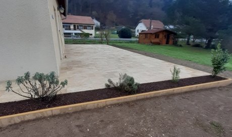 Création de terrasse en dalles de travertin vers Luxeuil-Les-Bains