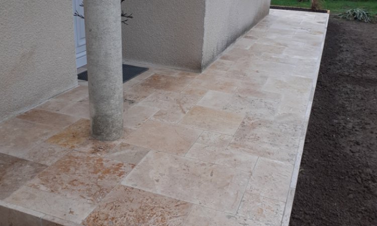 Création de terrasse en dalle céramiques 40-120 avec encollage et joints dans une maison à Amage